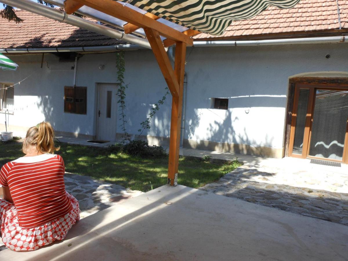 Merum Pinceszet Es Vendegszoba Tallya ภายนอก รูปภาพ